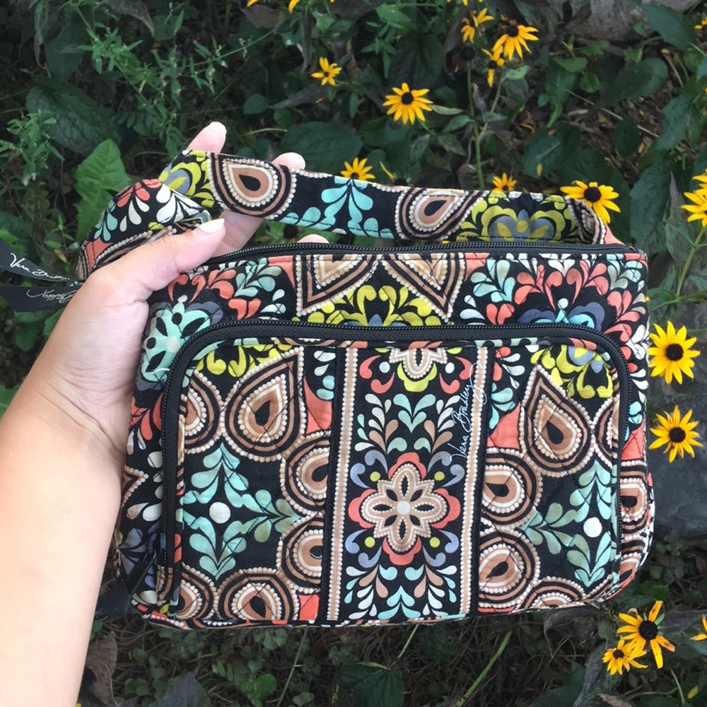 Shoulder bag.